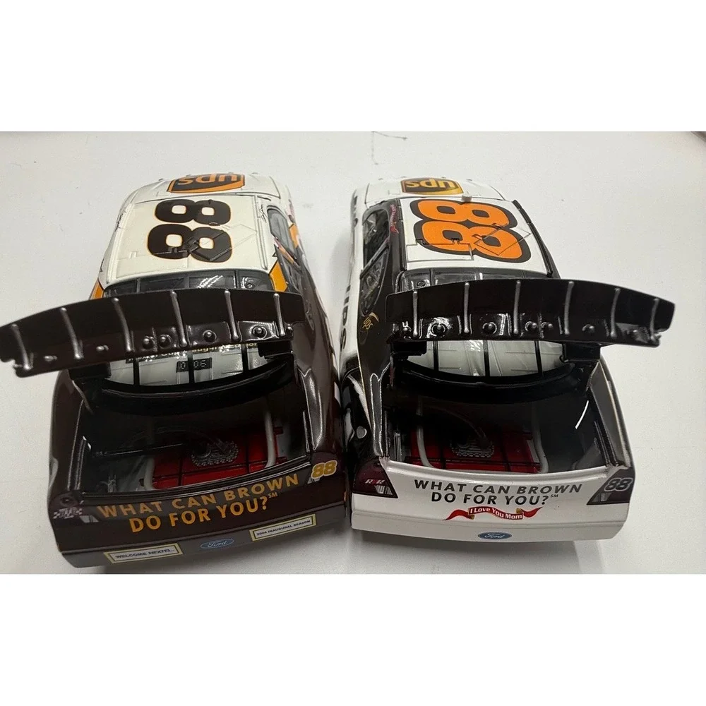 Dale Jarrett 88 UPS Ford Taurus 1:24 Diecast Set 2004‎ Mother's Day & Nextel Cup